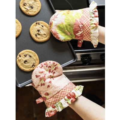 Lawn Party Patchwork Mini Mitt Set