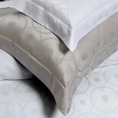 Diamond Wreath Jacquard