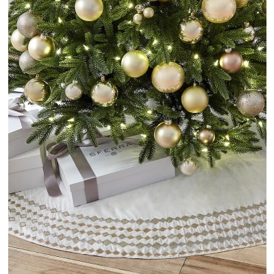 Lucido Stockings & Tree Skirts